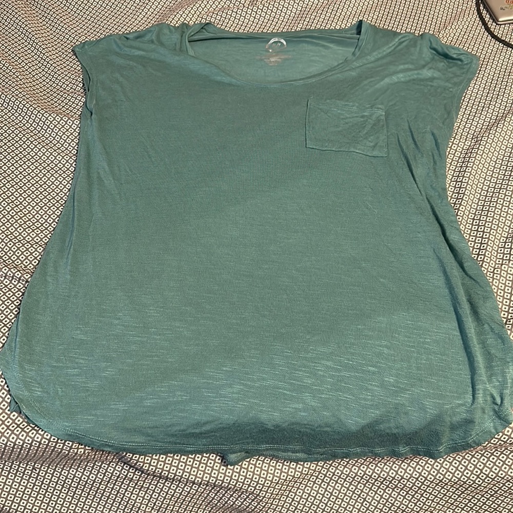Teal shirt sleeve shirt